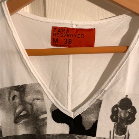 Men’s Zara V-neck (Size medium) - Picture 5 of 5